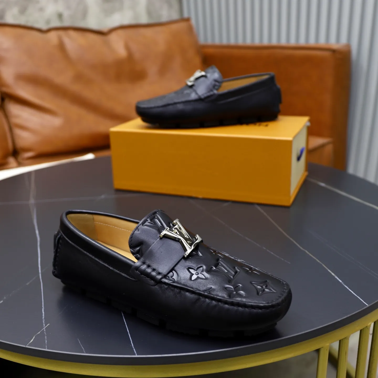 Ex-factory price: 480💰【LV】Louis Vuitton ⚠️High-end men’s driving and pedal series ⚠️38-44 (customized for 45) ⚠️All original cowhide leather! Thick and soft! Made entirely of calfskin lining! Rubber sheet anti-slip beanie sole! Three-dimensional package technology! Fashionable and classic! Handicrafts! Original high quality! Feel free to compare!